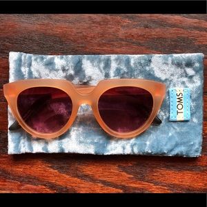 TOMS Traveler Lourdes sunglasses orange